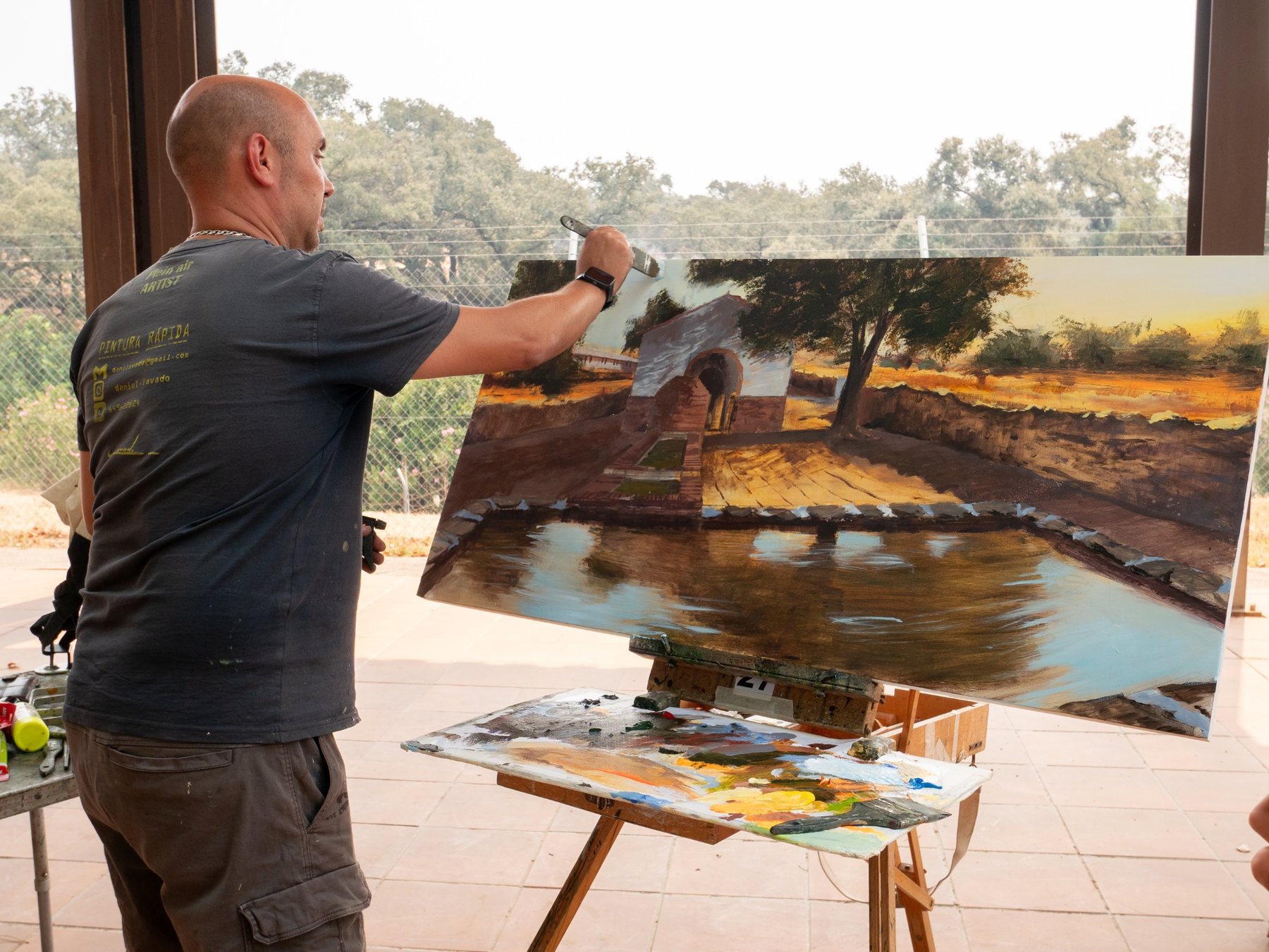 Artista trabajando durante HUELVA ART ROUTE