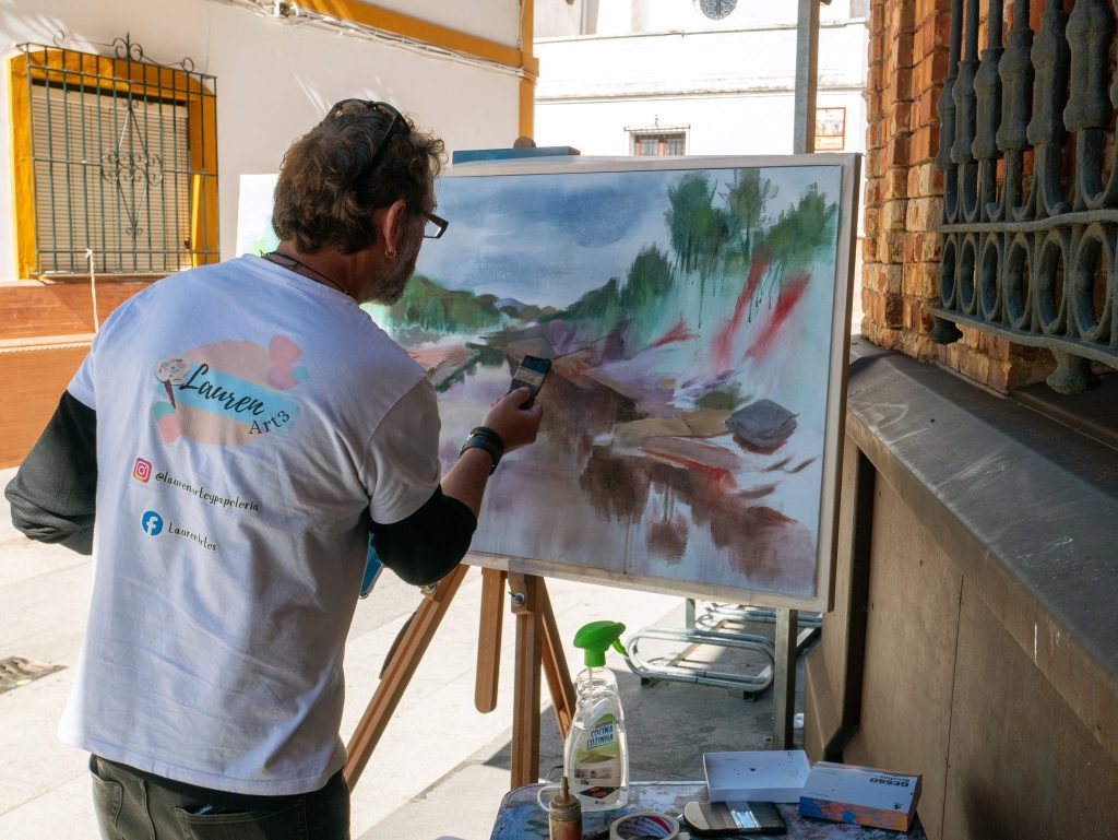 Artista pintando durante el XXIV Certamen Villa de Nerva