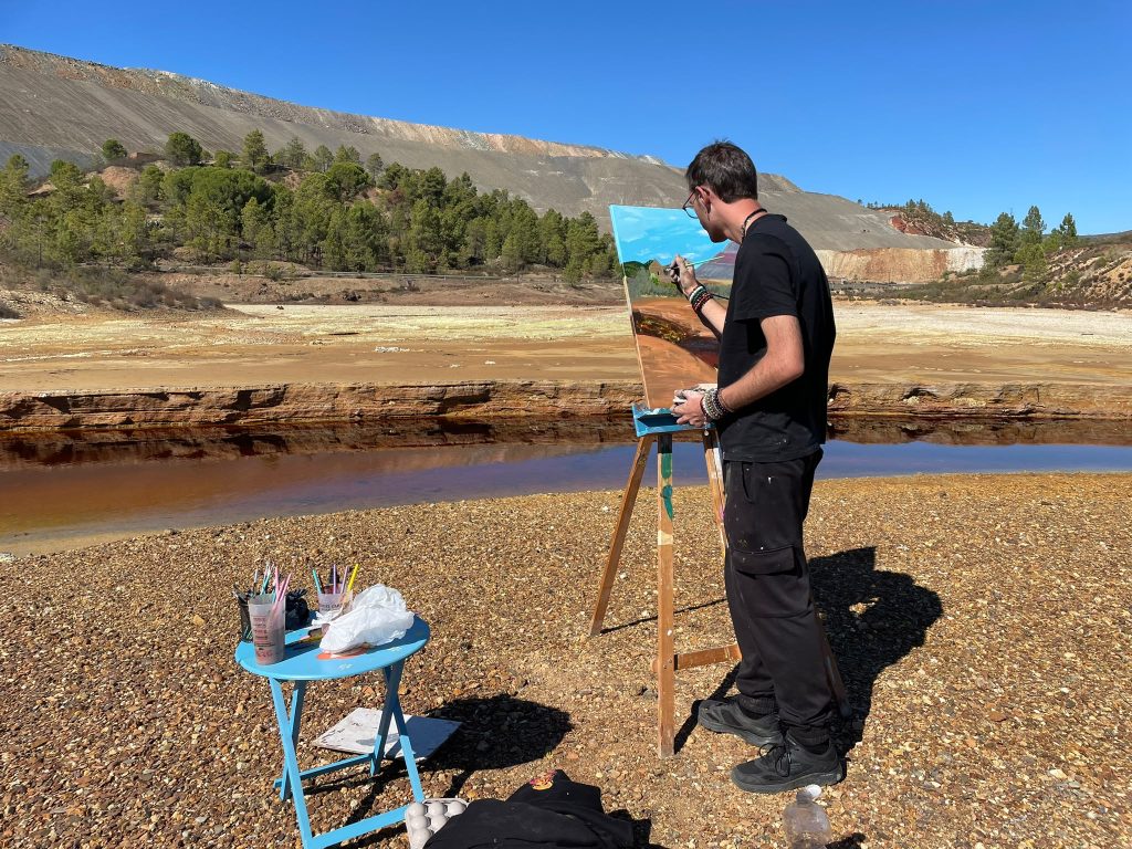 Pintura al aire libre en el paisaje minero de Nerva · Fotografía: Onda Minera RTV Nerva