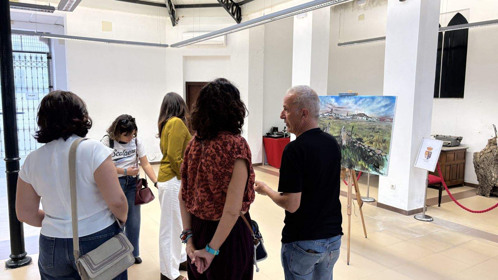 Encuentro de participantes y visitantes en la exposición