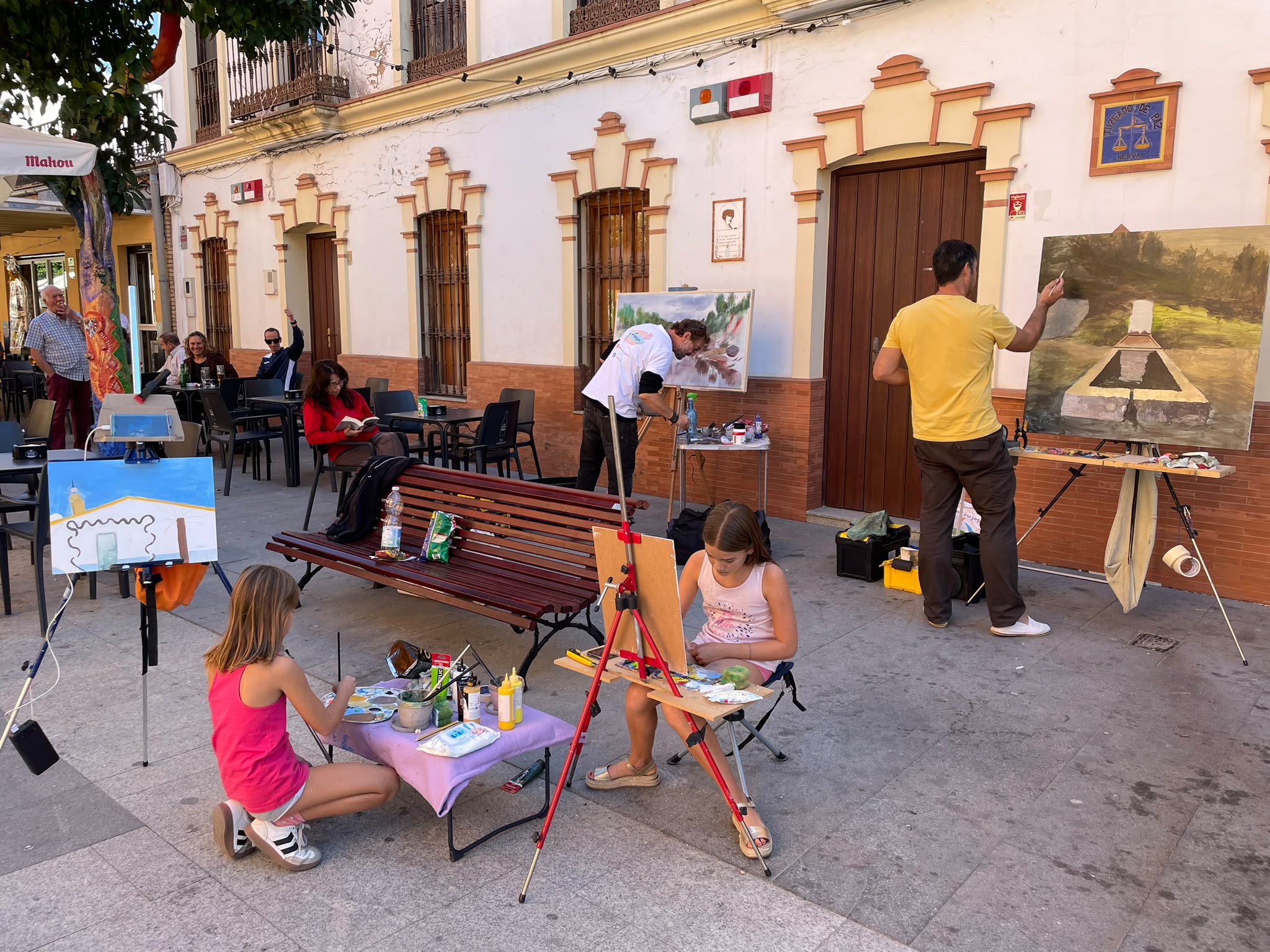 Artistas trabajando en las calles de Nerva